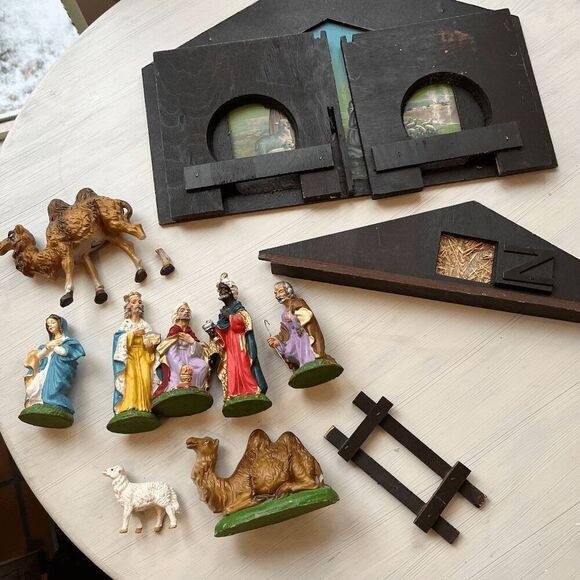 Vintage 50s Italian-Made Nativity Set Wooden Stable Painted Paper Figurines - Picture 5 of 12